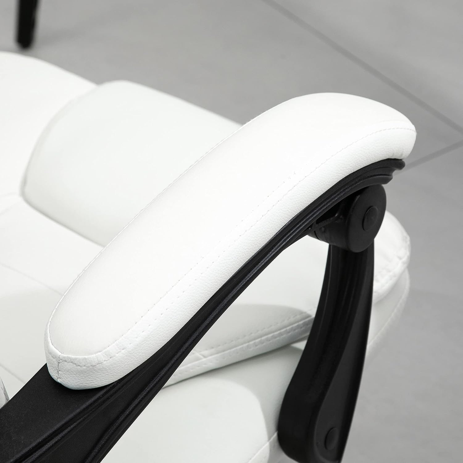 Vinsetto 7-Point Vibrating Massage Office Chair, High Back Computer Chair with Lumbar Support, Footrest, Reclining Back, Adjustable Height, White