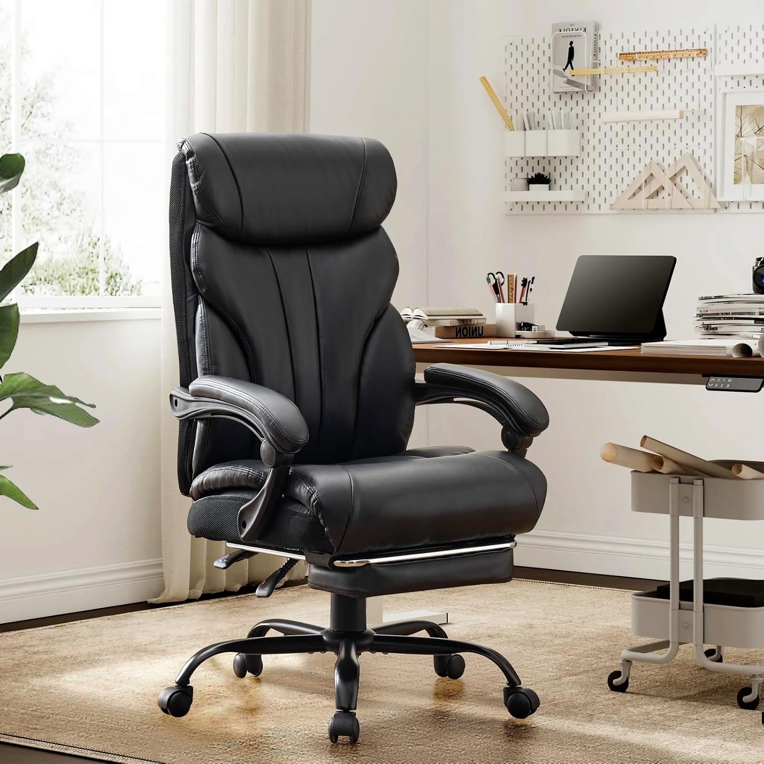 Comfortable Office Desk Chair 500 LBS, Big and Tall Office Chairs with Footrest,90-155°Recline Executive Leather Gaming Chair for Heavy People, Long Hours,Black