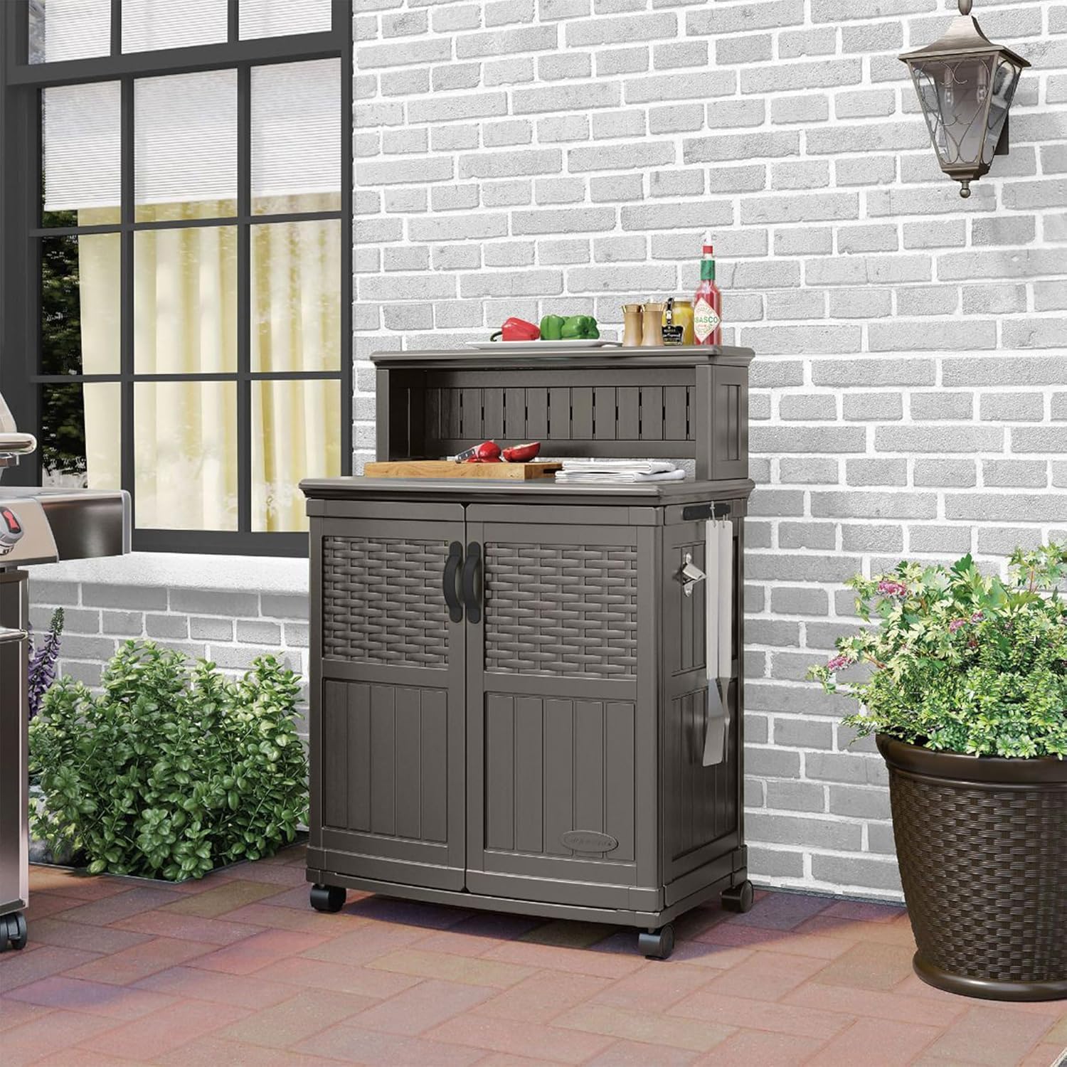 Suncast Patio Plastic Storage and Prep Station with Decorative Wicker Pattern and Multi Wall Panels for Patio, Garden, and Lawn Use, Stoney Gray