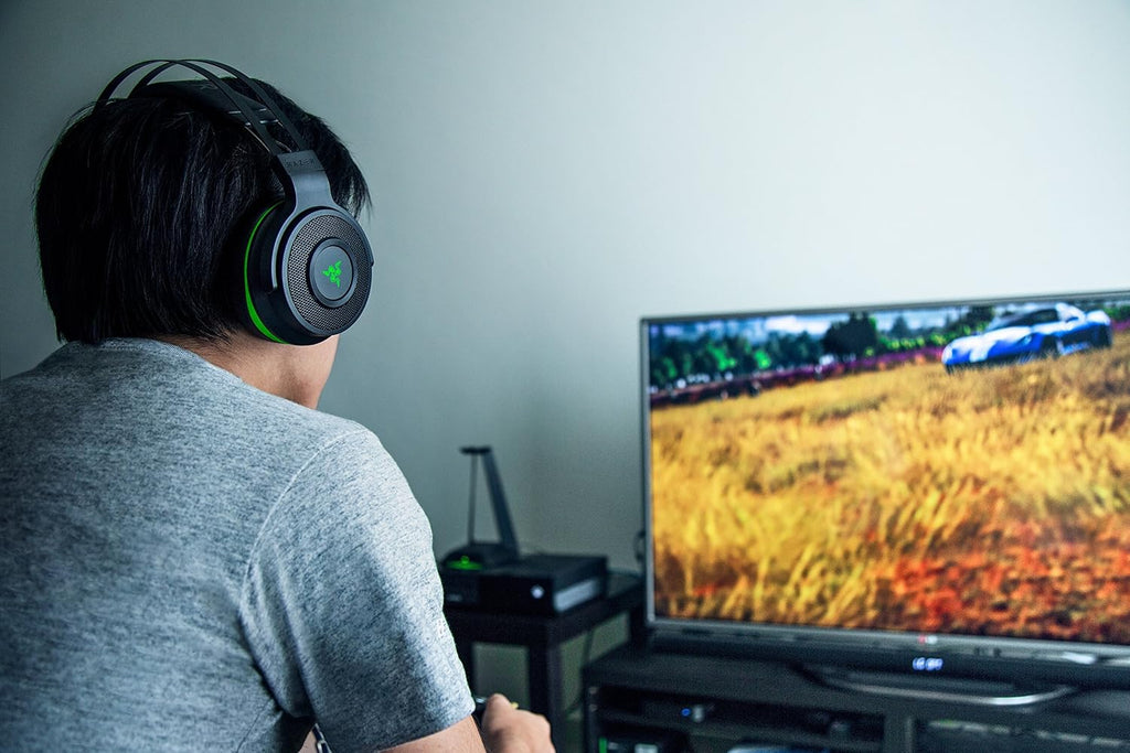Razer Thresher for Xbox One: Windows Sonic Surround - Lag-Free Wireless Connection - Retractable Digital Microphone - Gaming Headset for PC, Xbox One, Xbox Series X & S